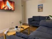 Modern 6-Bed-Groups-Contractors onsite Parking Vans-Cars