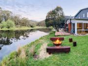 Stillwater Chalet A - Amazing Lakefront 2BR Chalet l BBQ l Gym l Tennis l Indoor Pool