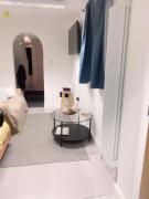 The Grove 7 Bedroom, 7 Showers, 8 Beds, 8 toilets Beautiful House