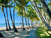 Palm Cove Beachside Apartments - Sea and Mountain Views