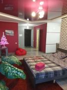 Стильна квартира-студія в центрі міста на набережній