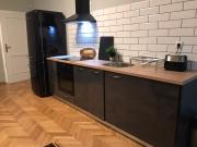 EU metro station, City Center, lovely 3-bedroom apartment, free parking