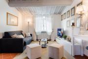 Casa Santa Zita, A Toproof Penthouse Apartment with Elevator and Private Garden Inside the Walls