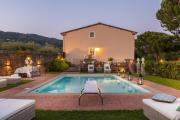 Fattoria Camigliano, Luxury Farmhouse with Pool inside a Wine Estate