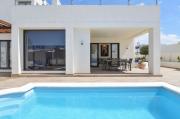 Luxury Villa Near beach 1km Swimming pool Tennis court Great forages