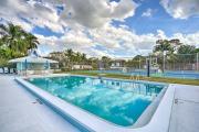 Beach Gear and 4 Mi to Naples Beach! Canalfont Home