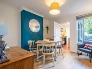 Cosy terrace within city walls ideal for exploring - Pass the Keys