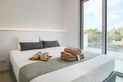 Phaedrus Living - Seaside Executive Flat Harbour 202