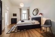 Charles Bridge - 3 bedroom Apartment - Old Town