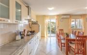 2 Bedroom Lovely Apartment In Ploce