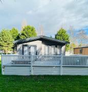 Peace Lodge with Hot Tub