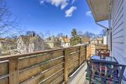 Chic Newark Escape with Balcony Less Than 14 Mi to NYC!