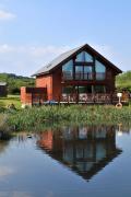 Swallow Lodge with Hot Tub, dogs welcome sleeps 8, Great resort Facilities