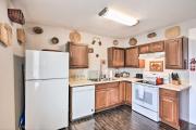 Cozy Galveston Apartment - Walk to Beach and Dining