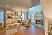 Cozy Arlington Condo about 18 Mi to Dtwn Dallas!