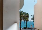 Apartamento con piscina y terraza a 50 metros de la playa