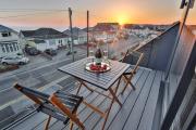 THE PENTHOUSE by BOURNECOAST - A Stylish Coastal Penthouse with a Balcony, SEA VIEWS and Parking - Just 10 Minutes Walk to the Sandy Beaches - FM8407