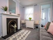 Central cosy home 5 minutes walk from Shrewsbury - Pass the Keys