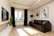 Platinum Towers Apartment with Parking by Renters Prestige