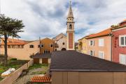 Forum 2BR apartment in old town
