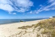 Cozy Villas Cottage w Deck, 12 Block to Beach!