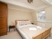 Spacious 3 bed apartment in prime central location - Pass the Keys
