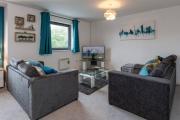 BEST PRICE! Superb city centre apartment, 2 Superkings or 4 singles Smart TV & Sofa bed- FREE SECURE PARKING