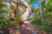2 Naiad Court Rainbow Shores. Walk to beach. Pets welcome. Wifi