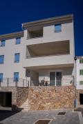 Top Cres