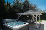 Serenity Villa Prague with Garden and Jacuzzi