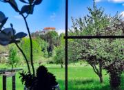 Deerwood-2-Storey Garden Apartment with Castle view Balcony