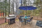 Deck and Fire Pit Cozy Pocono Mountain Home