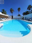 VILLA MAGICA 7 MINUTES WALK TO CENTER WITH POOL AND AC