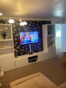 Lovely 2 Bed FlatApt in East London- Nice Estate.