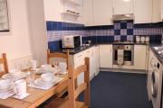 Spacious & Comfortable 3 Bedroom House - FREE WiFi & FREE Parking