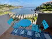 AZUR-Les pieds dans leau-Vue sur Mer et Clocher de Collioure en toile de fond - WIFI FIBRE- PARKING Couvert