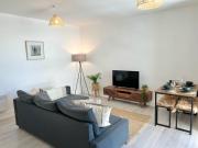 2 Bedroom Serviced Apartment with Free Parking, Wifi & Netflix, Basingstoke 2 Bedroom Serviced Apartment with Free Parking, Wifi & Netflix, Basingstoke
