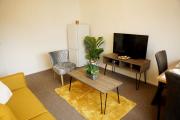10BH Dreams Unlimited- Budget Heathrow Long stay Apartment with FREE PARKING