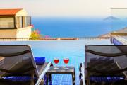 Modern 4 Bedroom villa with sea views & salt-water pool