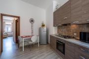 GuestHost - Como Renovated Apartment