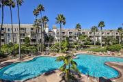 Stunning Oceanside Condo Walk to the Beach!
