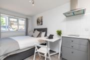 Findon- Stylish Suite 10mins close to Airport