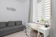 Business District 2 Bedroom Apartment for 5 Guests Gdansk Wrzeszcz by Renters