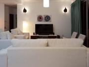 Great Location Living, Modern 2-Bed Apartment with Pool & Gym, Full Amenities, Long Stays Welcome