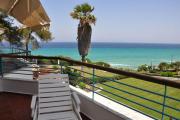 Yades elegant villa 2 minutes away from the beach
