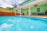 Las Olas Villa with HEATED Salt Water Pool