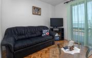 Nice Apartment In Dramalj With 2 Bedrooms And Wifi