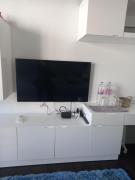 Parisian Sparkle Retreat, 150m from American Hospital