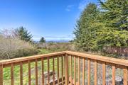 Bungalow with Wraparound Deck - 8 Mi to Brookings
