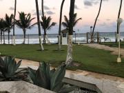 Village pé na areia com limpeza